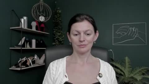 Vivian online show from 12/18/25, 07:09