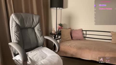 Vivian Evans online show from 10/15/25, 02:44