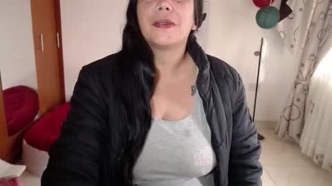 vivian_milf_paint online show from 12/19/25, 12:34