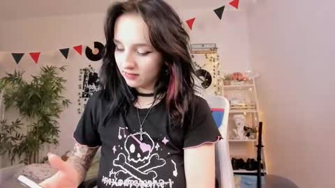 vivian_qwerty online show from 12/30/24, 07:37
