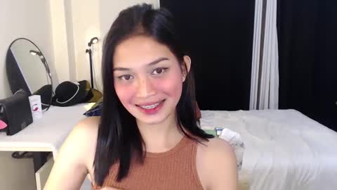 Snapshot of vivian_roberts chatting on 12/15/24, 01:13 Vivian online show from 12/15/24, 01:13