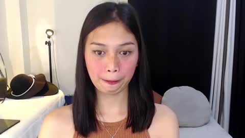 Snapshot of vivian_roberts chatting on 12/16/24, 08:05 Vivian online show from 12/16/24, 08:05