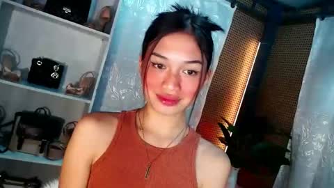 Snapshot of vivian_roberts chatting on 01/06/25, 05:06 Vivian online show from 01/06/25, 05:06