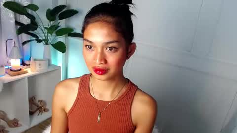 Snapshot of vivian_roberts chatting on 01/29/25, 12:43 Vivian online show from 01/29/25, 12:43