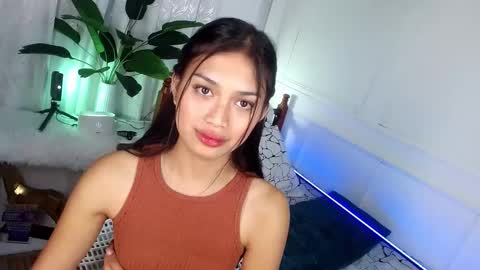 Snapshot of vivian_roberts chatting on 02/16/25, 12:30 Vivian online show from 02/16/25, 12:30