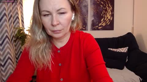 Vivian online show from 10/25/25, 06:13