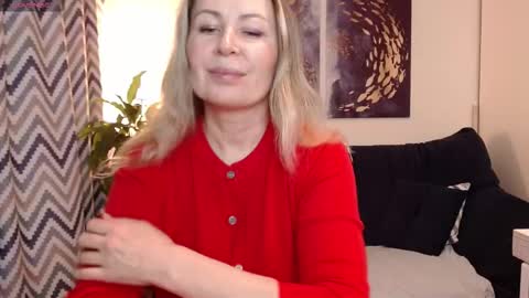 Vivian online show from 11/14/25, 04:06