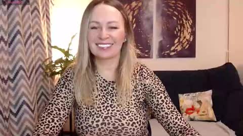 Vivian online show from 11/20/25, 05:12