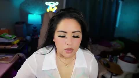 Snapshot of vivianaortega chatting on 04/18/26, 05:00 Vivi online show from 04/18/26, 05:00