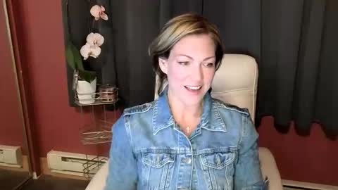 VivianLuxe online show from 10/27/25, 12:47