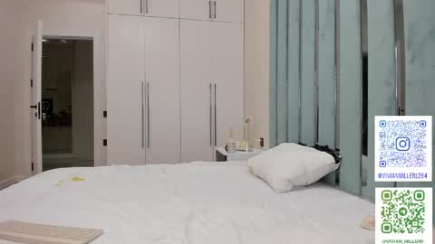Vivian online show from 05/17/26, 03:26
