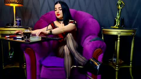 Vivian Reeve online show from 12/17/24, 12:54