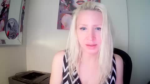 Vivians Roses online show from 12/01/25, 05:07