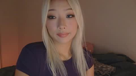 Snapshot of vivianwinters chatting on 11/03/25, 10:32 vivianwinters online show from 11/03/25, 10:32