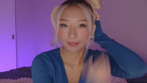 Snapshot of vivianwinters chatting on 11/11/25, 11:49 vivianwinters online show from 11/11/25, 11:49