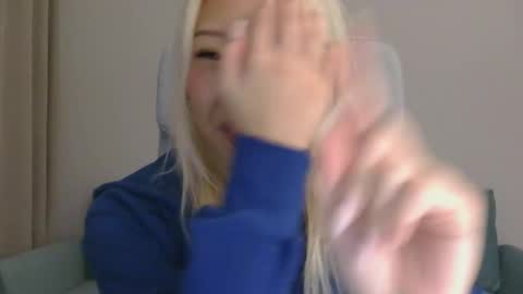 Snapshot of vivianwinters chatting on 11/15/25, 06:15 vivianwinters online show from 11/15/25, 06:15