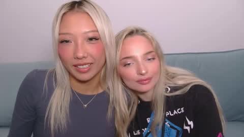 Snapshot of vivianwinters chatting on 11/18/25, 11:59 vivianwinters online show from 11/18/25, 11:59