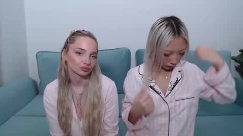 Snapshot of vivianwinters chatting on 11/21/25, 01:37 vivianwinters online show from 11/21/25, 01:37