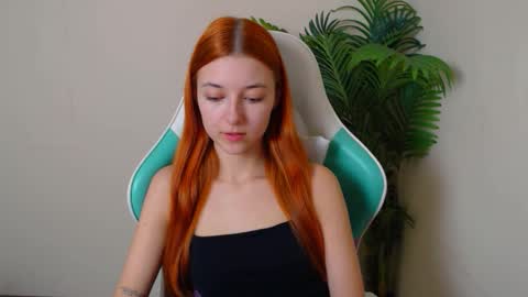 Vivien online show from 11/26/25, 06:42