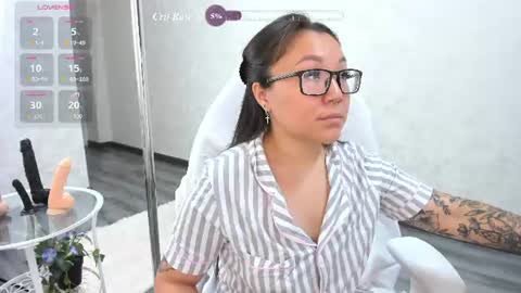 Snapshot of vivien_montclair chatting on 07/02/26, 12:21 Vivien online show from 07/02/26, 12:21