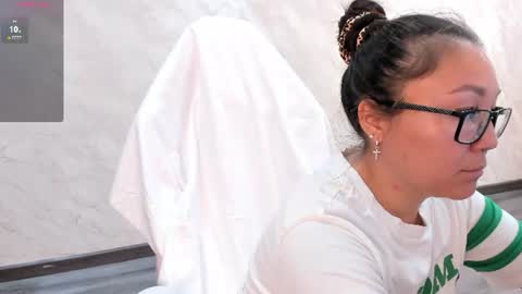 Snapshot of vivien_montclair chatting on 07/07/26, 06:47 Vivien online show from 07/07/26, 06:47