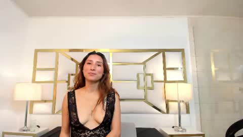 Snapshot of vivieneluxe chatting on 07/15/26, 03:56 Viviene online show from 07/15/26, 03:56