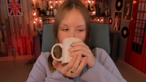 Vivien online show from 12/24/24, 01:28