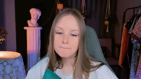 Vivien online show from 12/28/24, 04:20