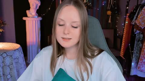 Vivien online show from 12/28/24, 07:22