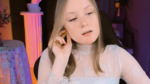 Vivien online show from 02/05/25, 01:33