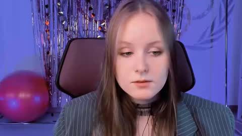 Vivien online show from 02/16/25, 09:27