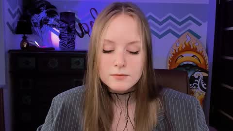 Vivien online show from 02/23/25, 09:11