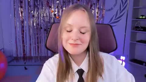 Vivien online show from 03/07/25, 08:22