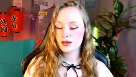 Vivien online show from 11/22/25, 09:08