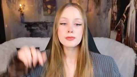 Vivien online show from 11/23/25, 09:09