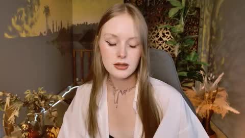 Vivien online show from 12/22/25, 05:10