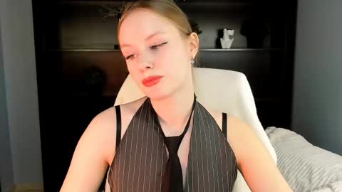 Vivien online show from 01/18/26, 01:04