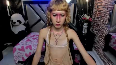 vivienne hadid online show from 06/09/26, 08:31