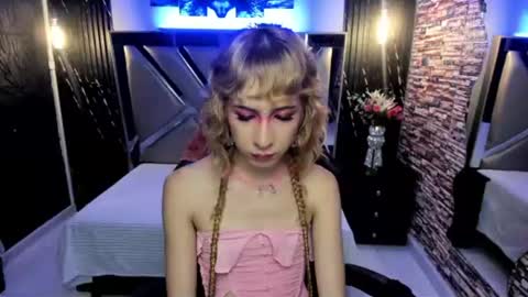 vivienne hadid online show from 06/25/26, 05:28