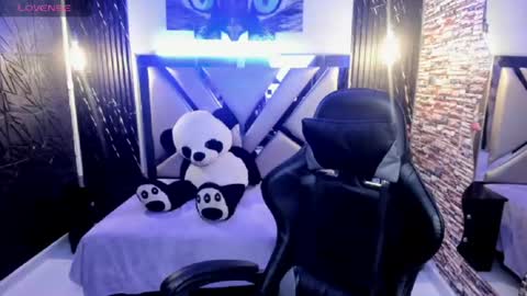 vivienne hadid online show from 07/06/26, 10:34