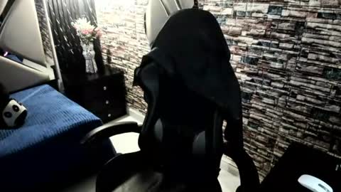 vivienne hadid online show from 07/24/26, 04:38