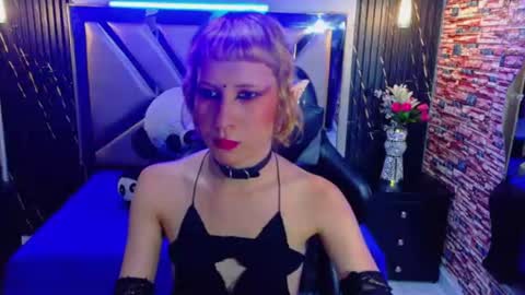 vivienne hadid online show from 07/27/26, 08:16