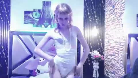 vivienne hadid online show from 07/29/26, 09:24