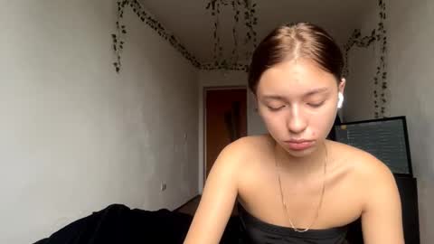 Vivi online show from 11/10/25, 07:18