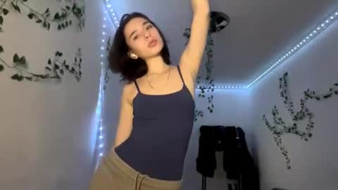 Vivi online show from 12/04/25, 04:16