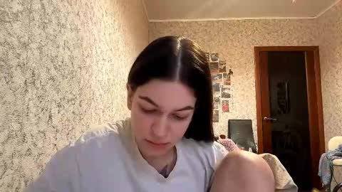 Snapshot of viviennebuiles chatting on 10/24/25, 01:51 Alexa online show from 10/24/25, 01:51