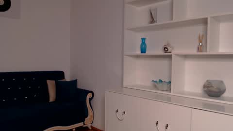 Vivienne online show from 03/05/25, 07:38