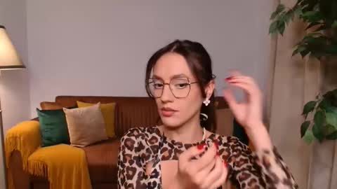 Vivienne online show from 10/12/25, 04:17