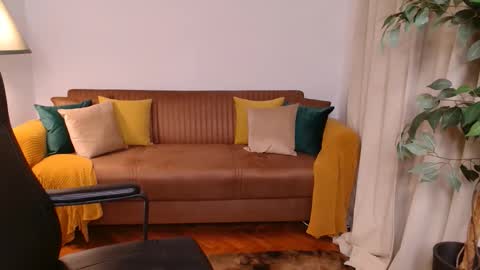 Vivienne online show from 11/02/25, 05:15