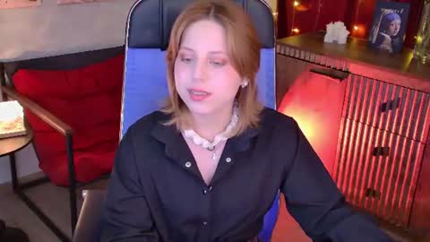 Vivienne  online show from 06/25/26, 12:53